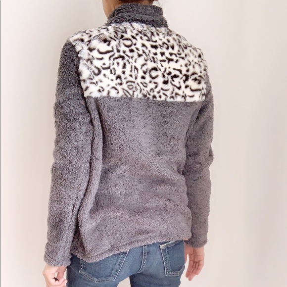 Warm Sherpa Teddy Fleece Pullover Sweater | Gray & Leopard Print - Picture 14 of 16